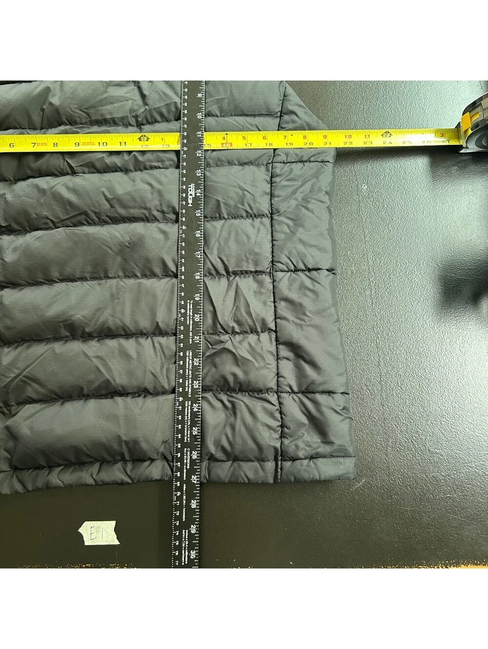 The North Face Men's 550 Insulated Black Puffer Vest Medium